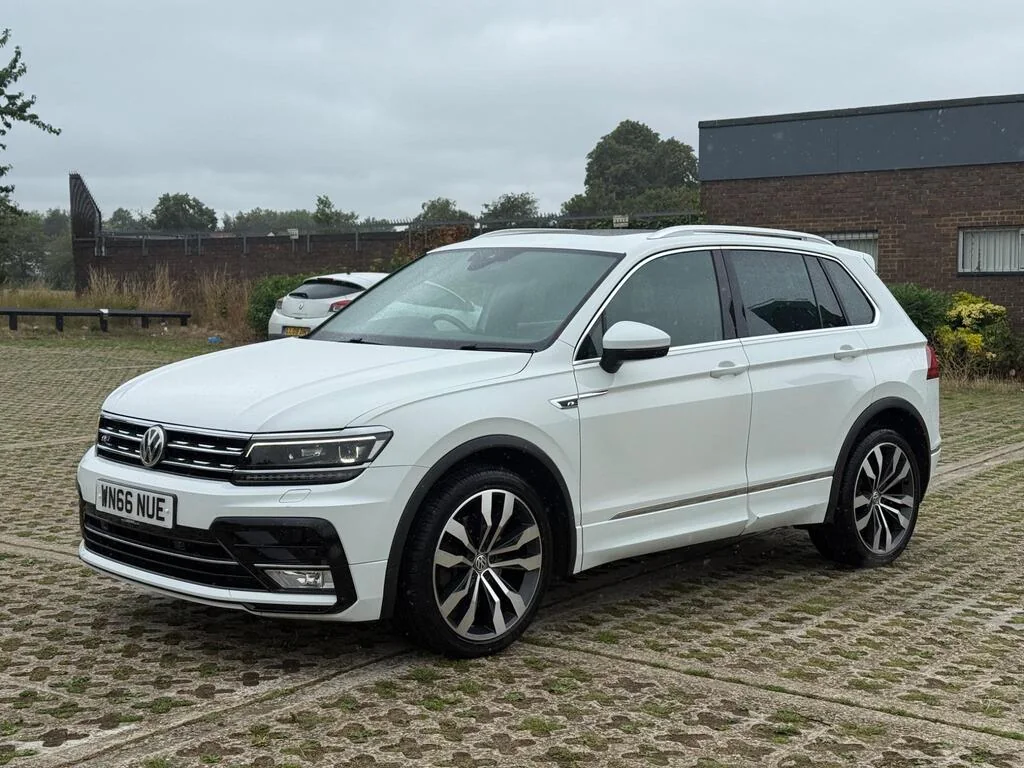 2016 Volkswagen Tiguan R-Line DSG 4Motion photo 1