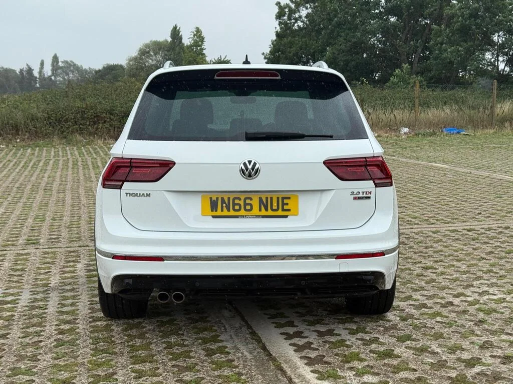 2016 Volkswagen Tiguan R-Line DSG 4Motion photo 4