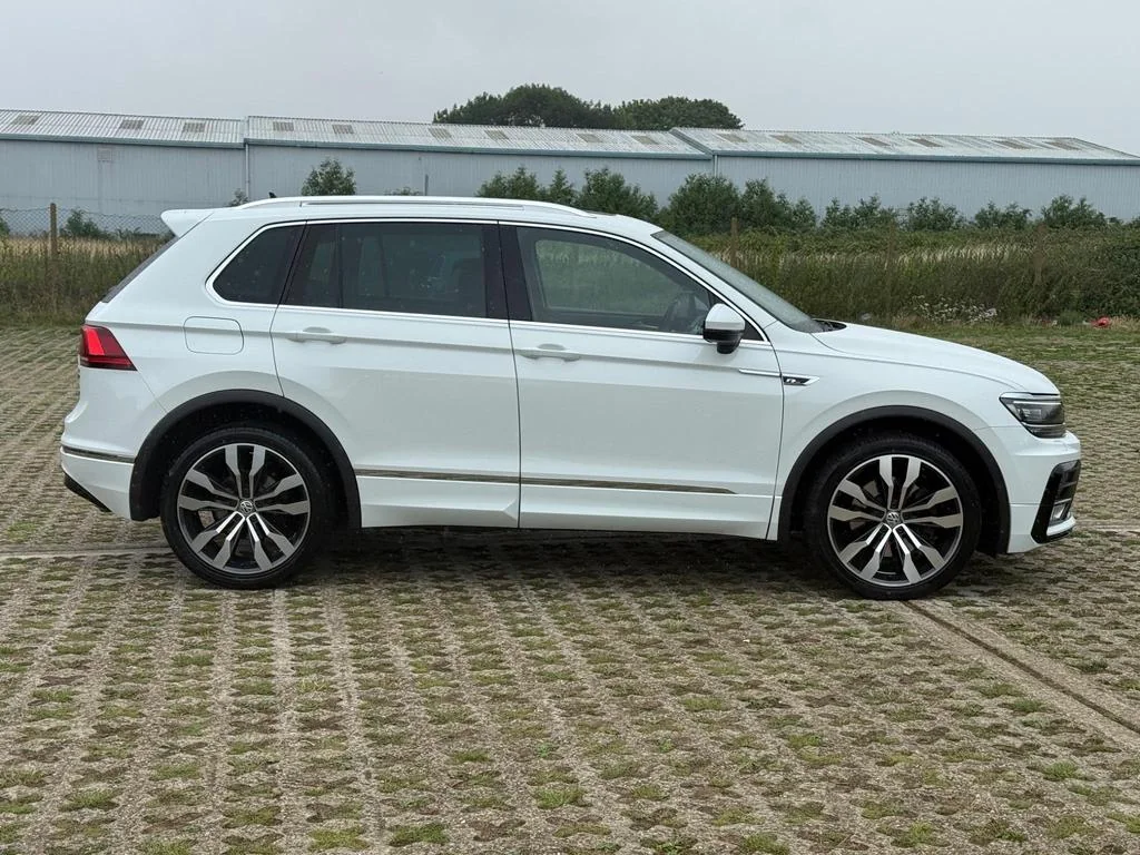 2016 Volkswagen Tiguan R-Line DSG 4Motion photo 6