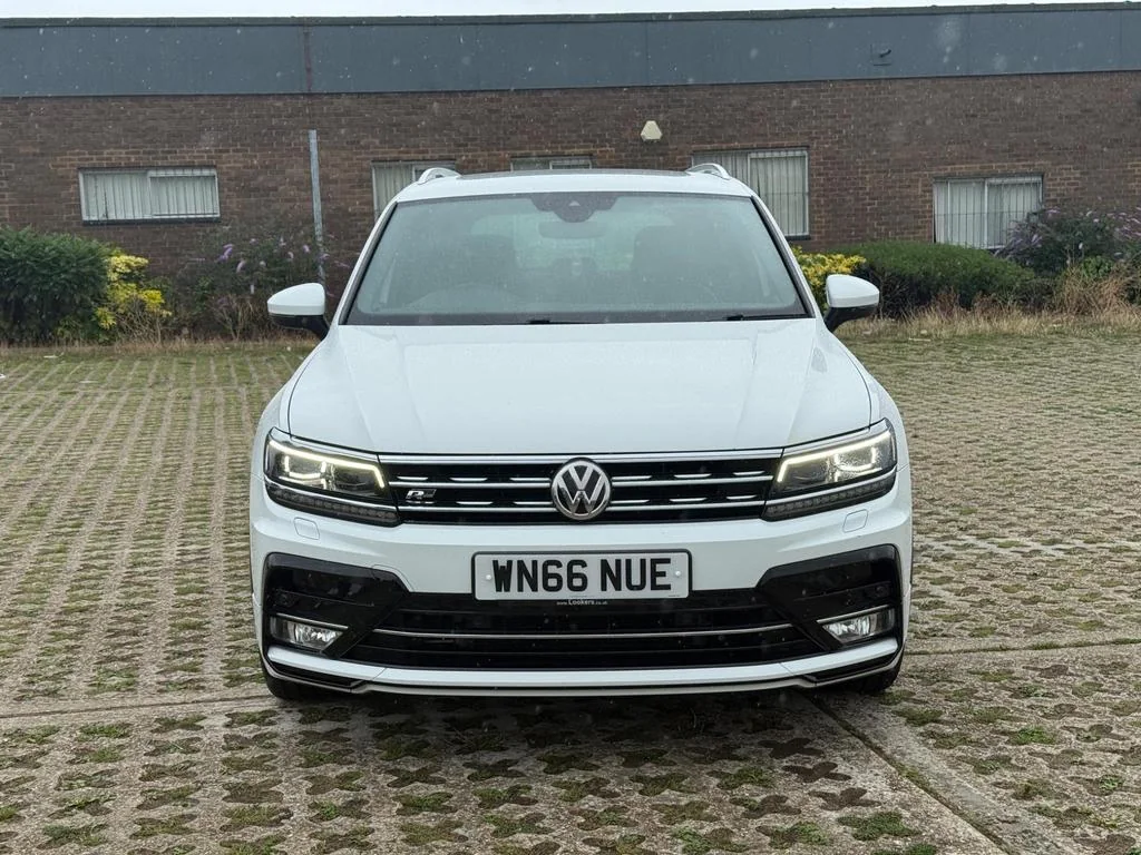 2016 Volkswagen Tiguan R-Line DSG 4Motion photo 8