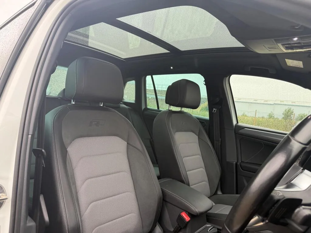 2016 Volkswagen Tiguan R-Line DSG 4Motion photo 9